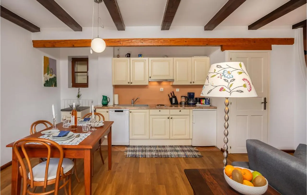 Beautiful Apartment In Bribir With Kitchen 0*, Bribir (Primorje-Gorski Kotar)